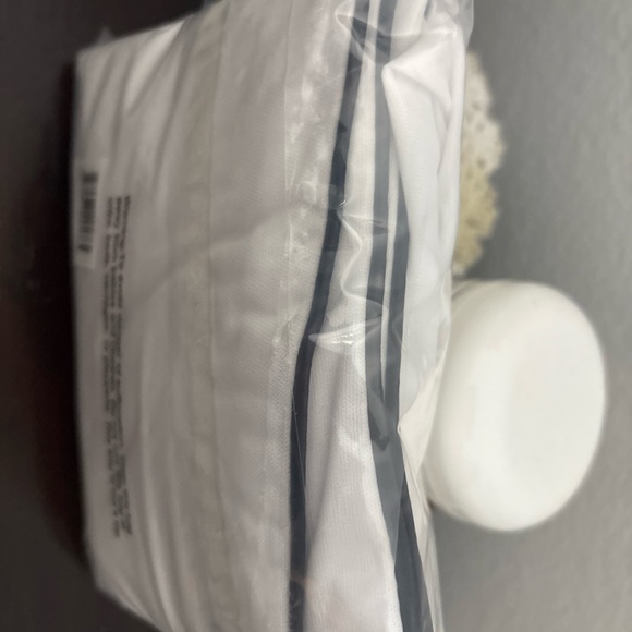 Dosaze Cooling Pillow Protector Case 28x20 Queen Size Waterproof dust mites - Picture 5 of 5